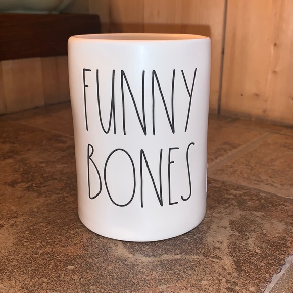 Rae Dunn “Funny Bones” Candle - Picture 1 of 4